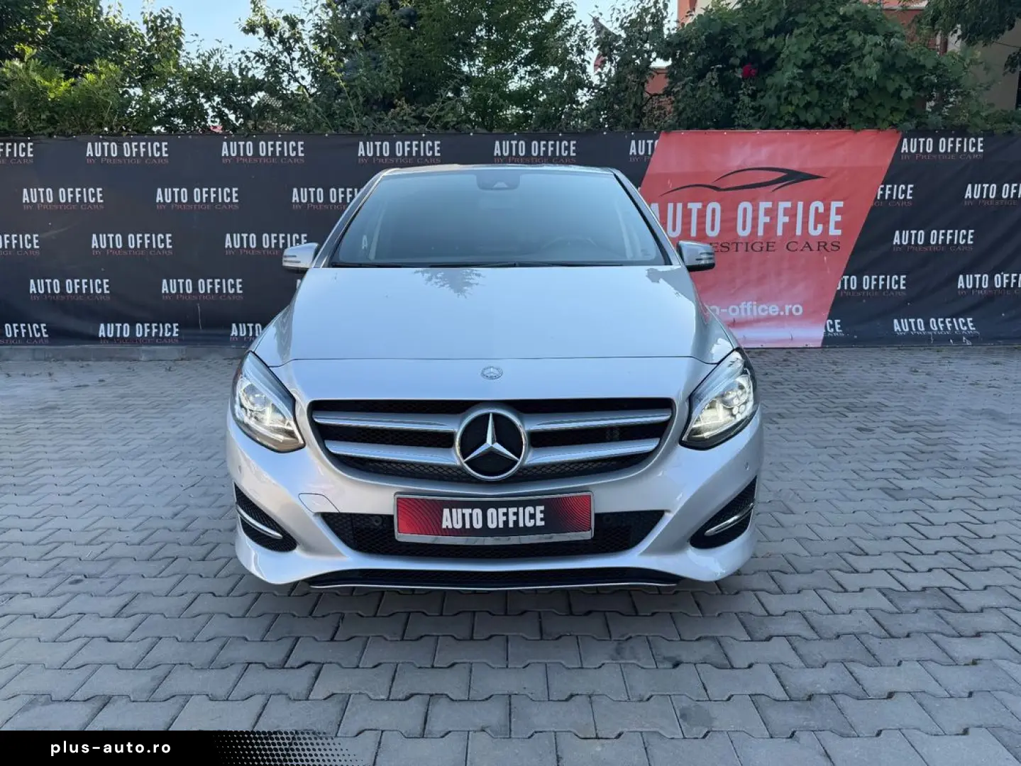 Mercedes-Benz B-180