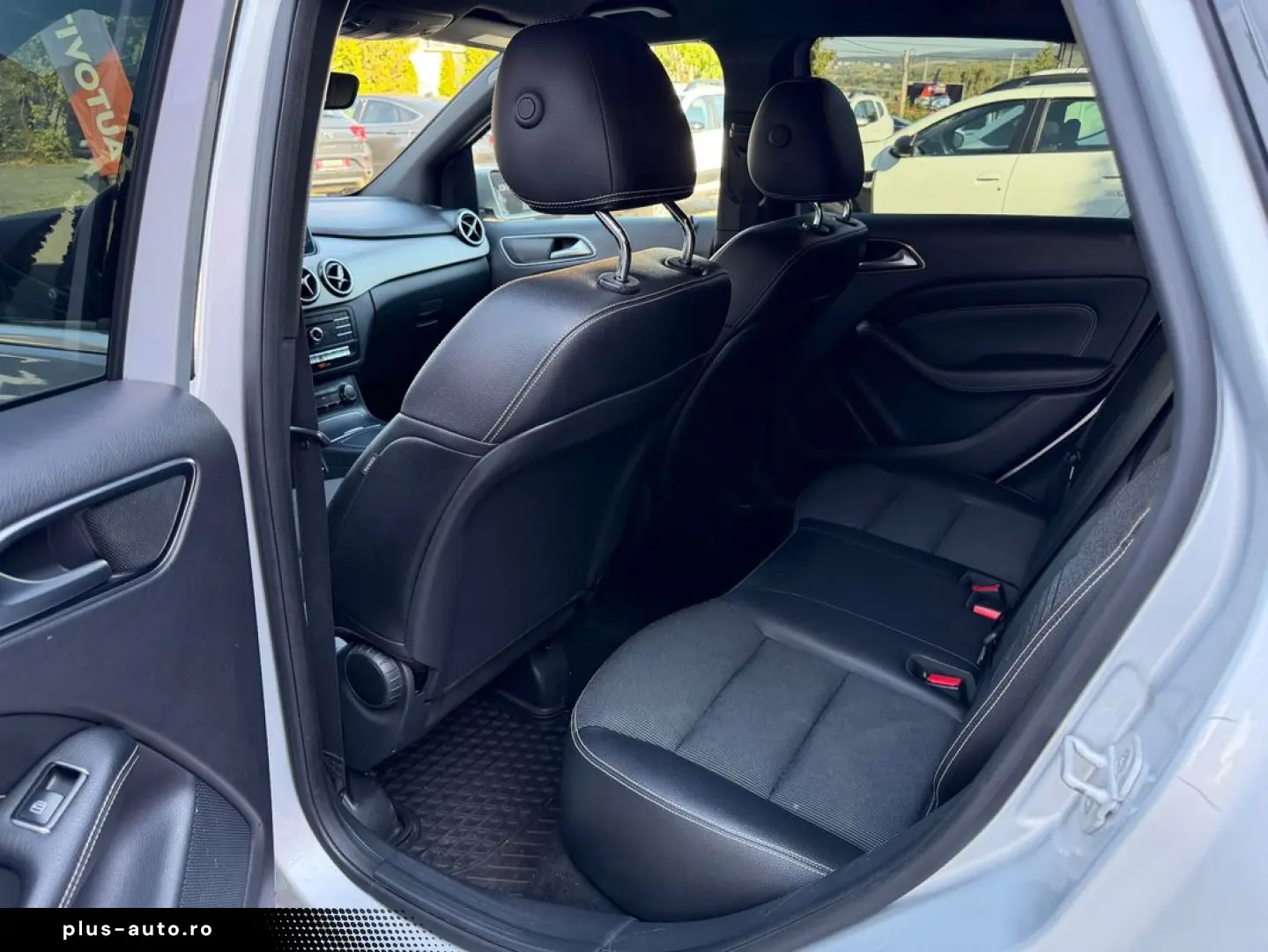 Mercedes-Benz B-180