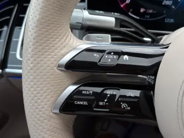 MERCEDES-BENZ S 580 4Matic Lang AMG Night Chauffeur TV-Fond