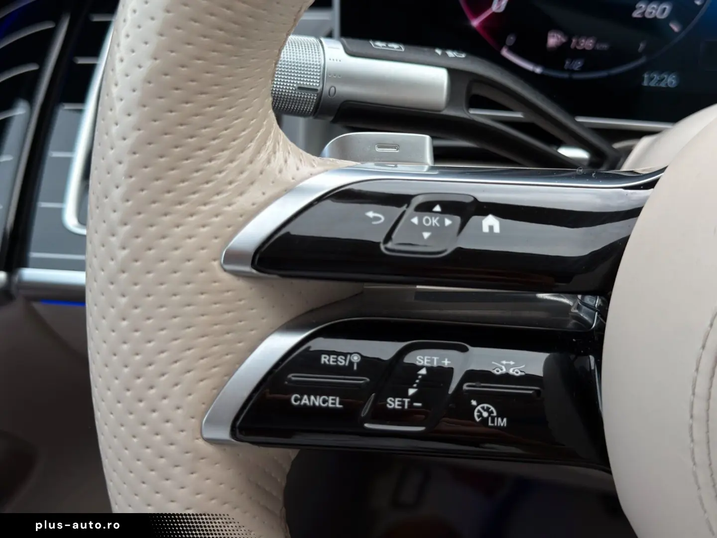 MERCEDES-BENZ S 580 4Matic Lang AMG Night Chauffeur TV-Fond