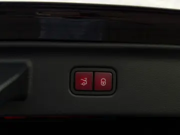 MERCEDES-BENZ S 580 4Matic Lang AMG Night Chauffeur TV-Fond