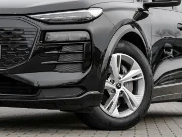 AUDI Q6 e-tron quattro Matrix Navi Pano AHK 20  Luftf