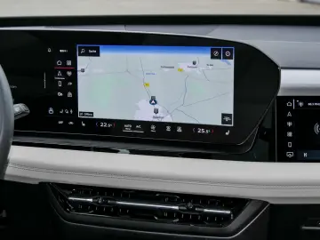 AUDI Q6 e-tron quattro Matrix Navi Pano AHK 20  Luftf