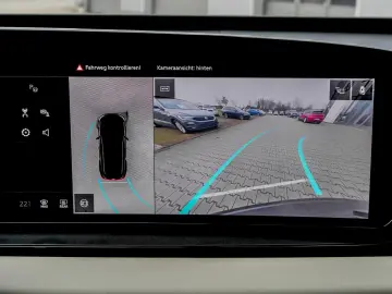 AUDI Q6 e-tron quattro Matrix Navi Pano AHK 20  Luftf