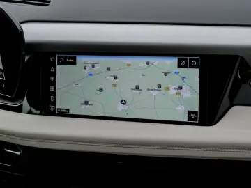 AUDI Q6 e-tron quattro Matrix Navi Pano AHK 20  Luftf