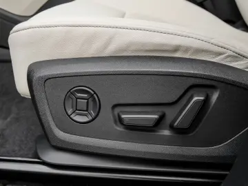 AUDI Q6 e-tron quattro Matrix Navi Pano AHK 20  Luftf