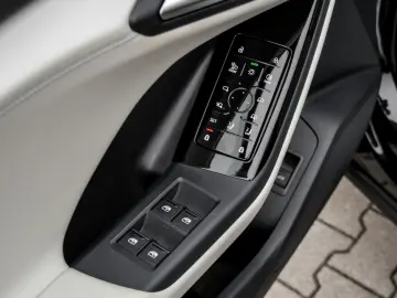 AUDI Q6 e-tron quattro Matrix Navi Pano AHK 20  Luftf