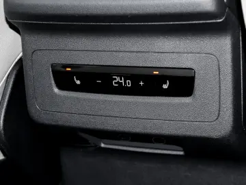AUDI Q6 e-tron quattro Matrix Navi Pano AHK 20  Luftf