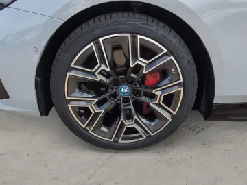 BMW i5 xDrive40 Limousine M Sportpaket Pro   360  BT