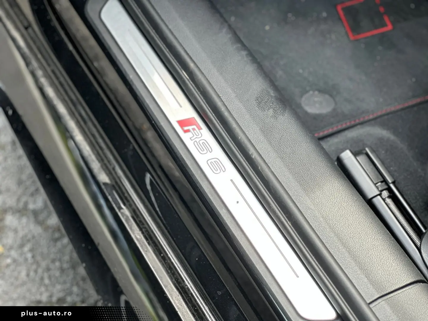 AUDI RS6 Avant BLACK PANO HUD LASER NACHTS 280km h