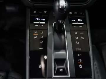 PORSCHE Macan BOSE PDLS  14-WEGE PANO 20 LM