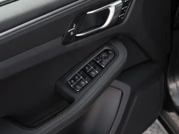 PORSCHE Macan AHK Panorama Dachsystem Sitzheizung vorn