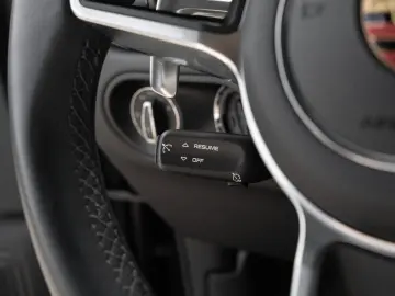 PORSCHE Macan AHK Panorama Dachsystem Sitzheizung vorn
