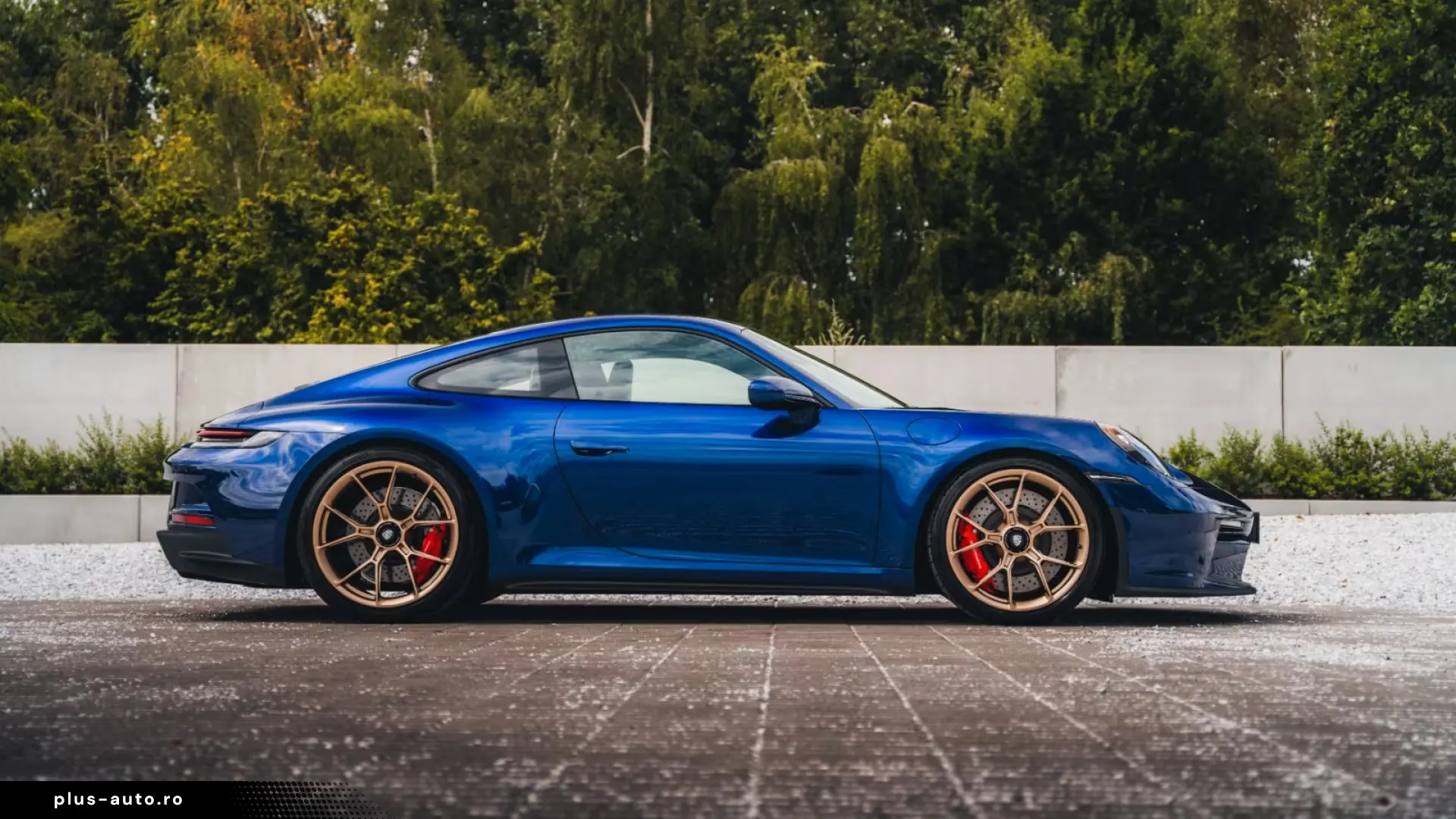 Porsche 992 GT3 Touring   Gentian Blue Metallic   Manual