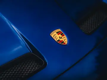 Porsche 992 GT3 Touring   Gentian Blue Metallic   Manual