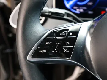 MERCEDES-BENZ EQE 300 ElectricArt Premium AHK LED 36…