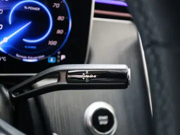 MERCEDES-BENZ EQE 300 ElectricArt Premium AHK LED 36…