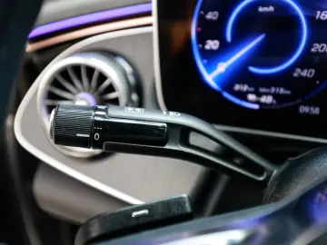 MERCEDES-BENZ EQE 300 ElectricArt Premium AHK LED 36…