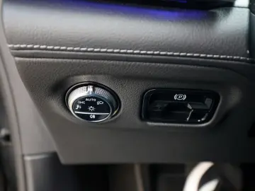 MERCEDES-BENZ EQE 300 ElectricArt Premium AHK LED 36…