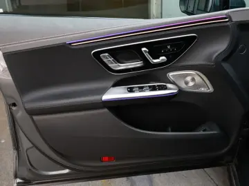MERCEDES-BENZ EQE 300 ElectricArt Premium AHK LED 36…