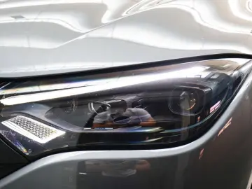 MERCEDES-BENZ EQE 300 ElectricArt Premium AHK LED 36…