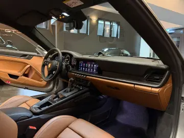 Porsche 992 911 GT3 TOURING ADAPTIVE HEAT LIFT CARBON