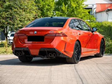 BMW M5 INDIVIDUAL.DR.ASS.PRO.PANO.360
