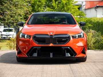 BMW M5 INDIVIDUAL.DR.ASS.PRO.PANO.360