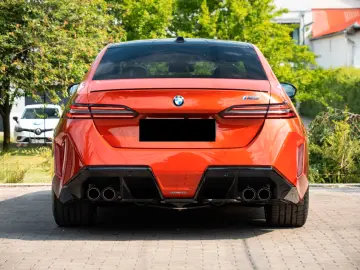 BMW M5 INDIVIDUAL.DR.ASS.PRO.PANO.360