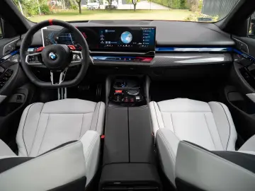 BMW M5 INDIVIDUAL.DR.ASS.PRO.PANO.360