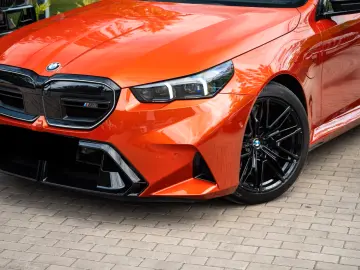 BMW M5 INDIVIDUAL.DR.ASS.PRO.PANO.360