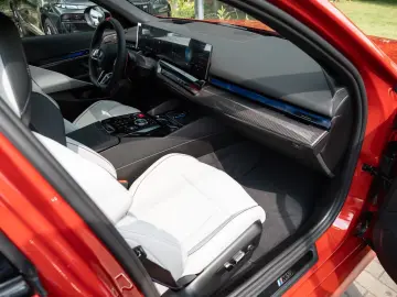 BMW M5 INDIVIDUAL.DR.ASS.PRO.PANO.360