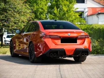 BMW M5 INDIVIDUAL.DR.ASS.PRO.PANO.360