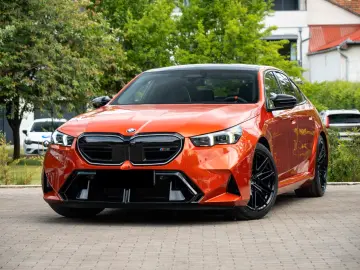 BMW M5 INDIVIDUAL.DR.ASS.PRO.PANO.360