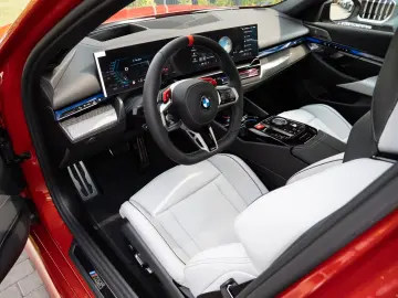 BMW M5 INDIVIDUAL.DR.ASS.PRO.PANO.360