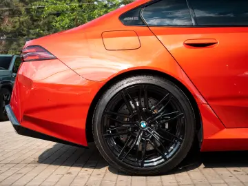 BMW M5 INDIVIDUAL.DR.ASS.PRO.PANO.360