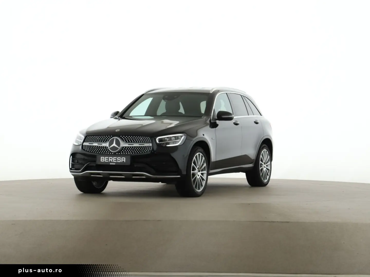 MERCEDES-BENZ GLC 300 e 4M AMG MBUX AHK Distronic Kamera LED