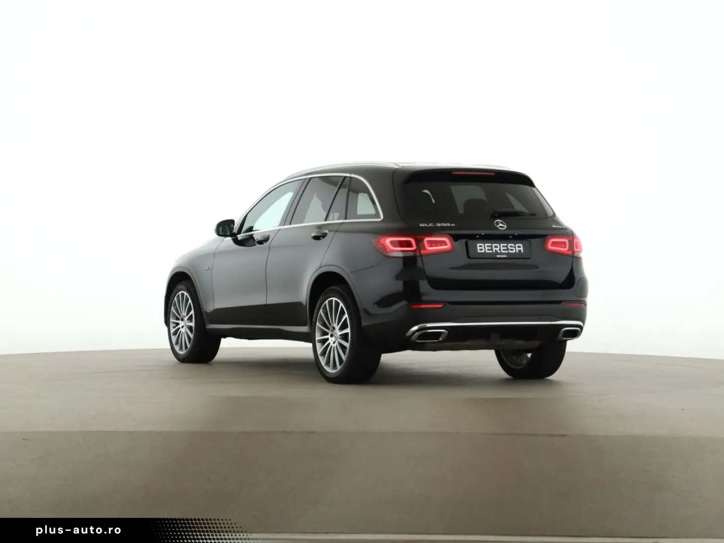 MERCEDES-BENZ GLC 300 e 4M AMG MBUX AHK Distronic Kamera LED