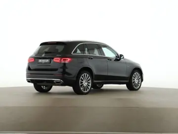 MERCEDES-BENZ GLC 300 e 4M AMG MBUX AHK Distronic Kamera LED