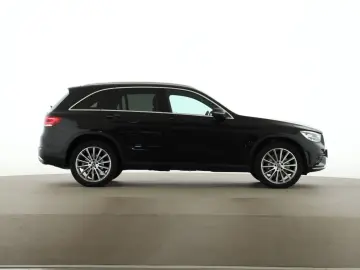 MERCEDES-BENZ GLC 300 e 4M AMG MBUX AHK Distronic Kamera LED