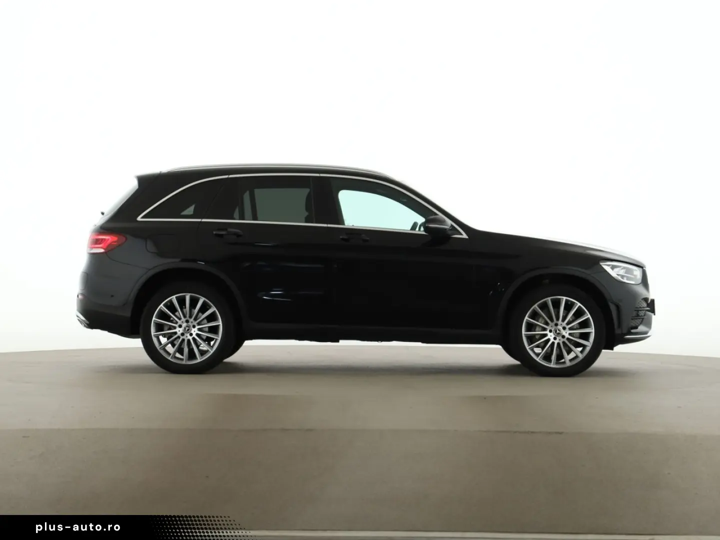MERCEDES-BENZ GLC 300 e 4M AMG MBUX AHK Distronic Kamera LED
