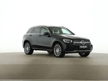 MERCEDES-BENZ GLC 300 e 4M AMG MBUX AHK Distronic Kamera LED