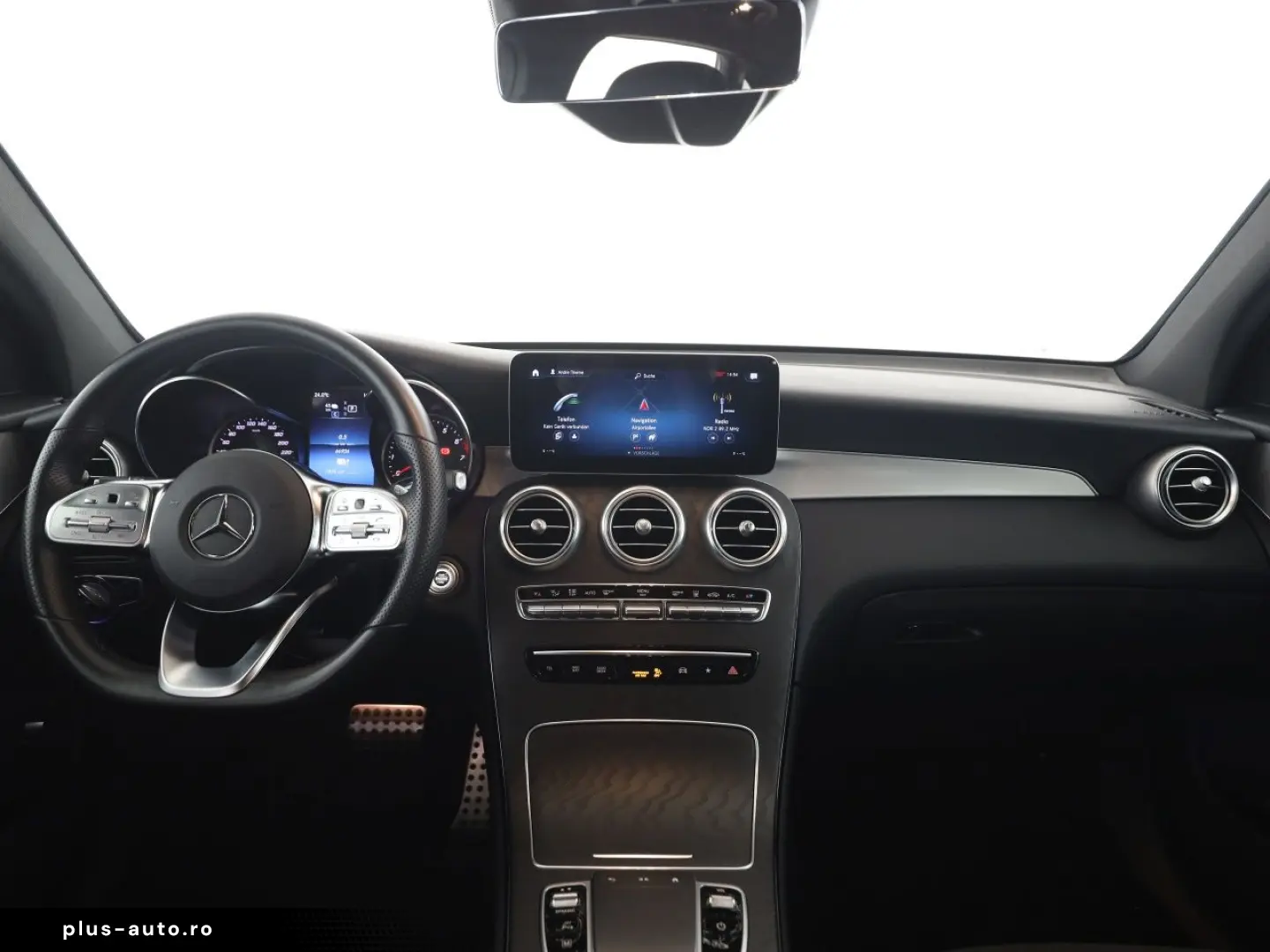 MERCEDES-BENZ GLC 300 e 4M AMG MBUX AHK Distronic Kamera LED