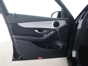 MERCEDES-BENZ GLC 300 e 4M AMG MBUX AHK Distronic Kamera LED
