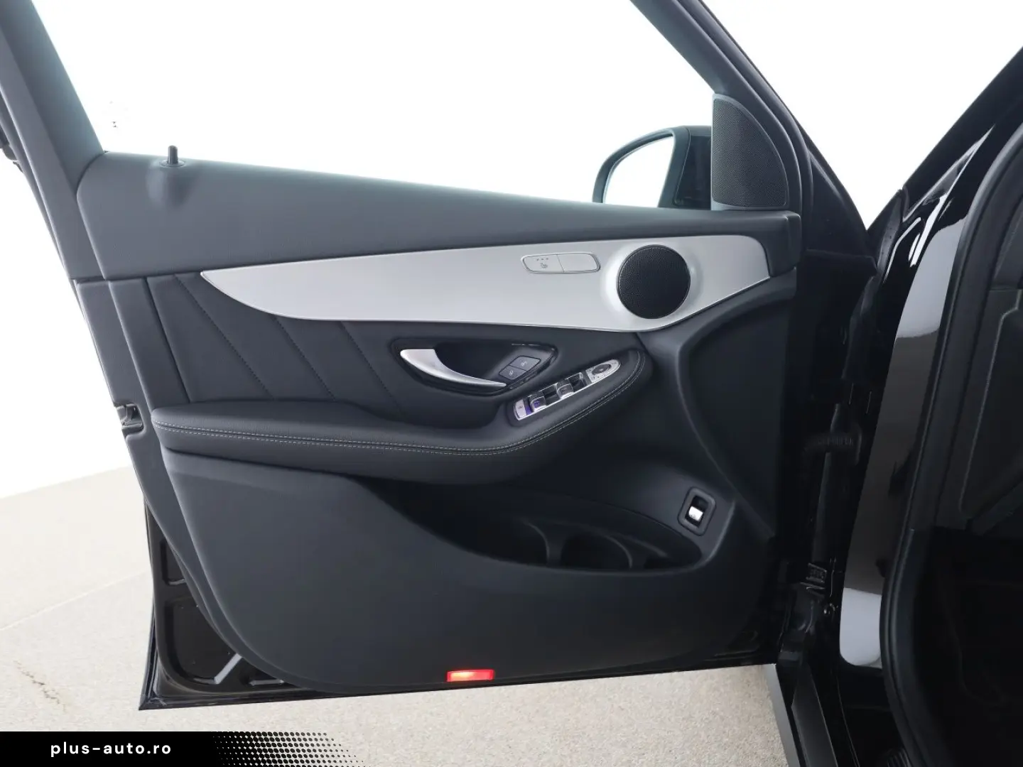 MERCEDES-BENZ GLC 300 e 4M AMG MBUX AHK Distronic Kamera LED