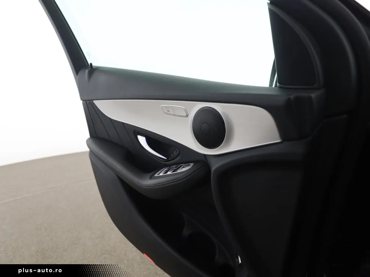 MERCEDES-BENZ GLC 300 e 4M AMG MBUX AHK Distronic Kamera LED