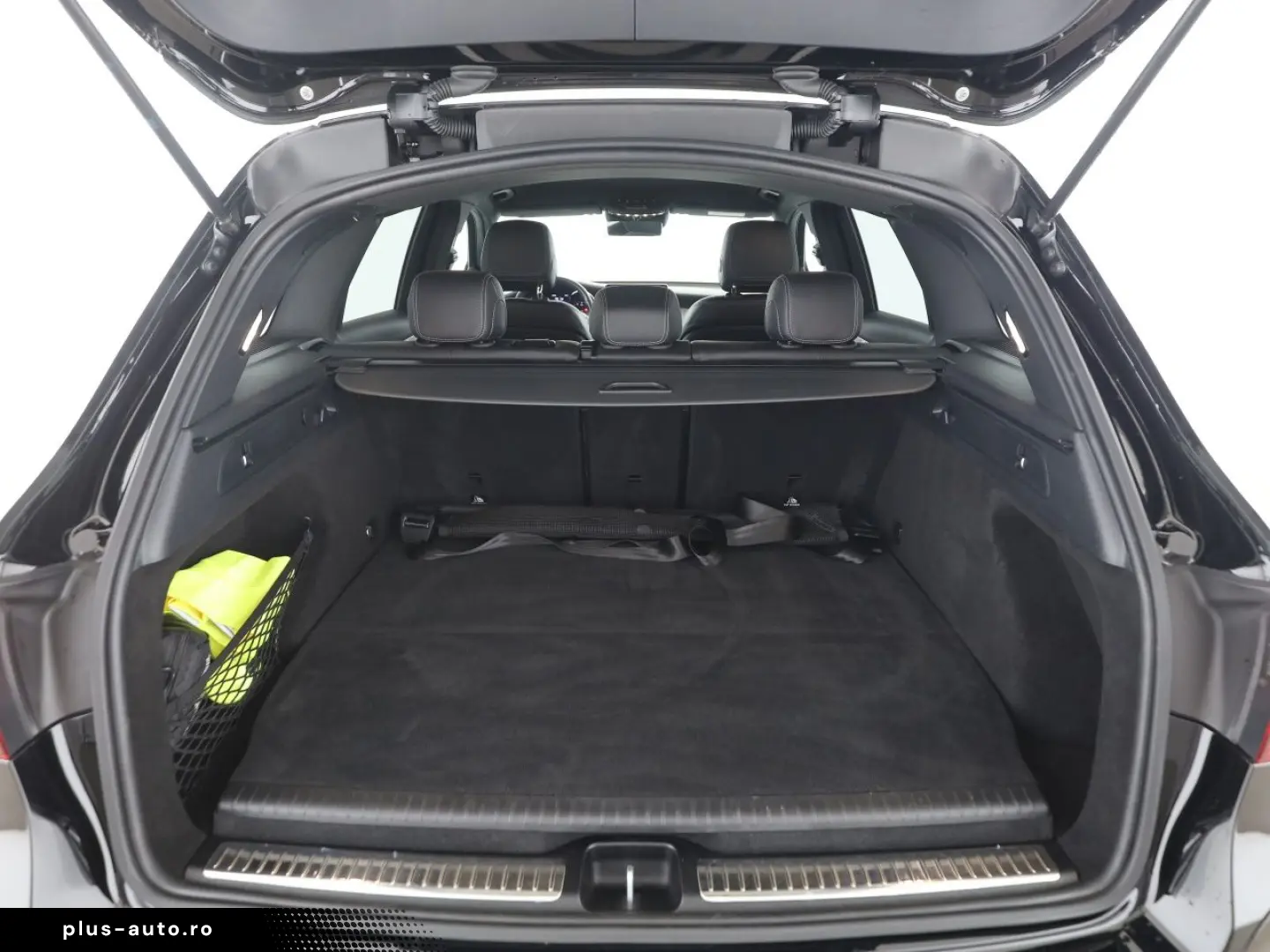 MERCEDES-BENZ GLC 300 e 4M AMG MBUX AHK Distronic Kamera LED