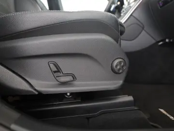 MERCEDES-BENZ GLC 300 e 4M AMG MBUX AHK Distronic Kamera LED