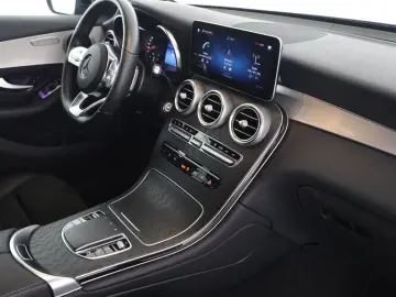 MERCEDES-BENZ GLC 300 e 4M AMG MBUX AHK Distronic Kamera LED