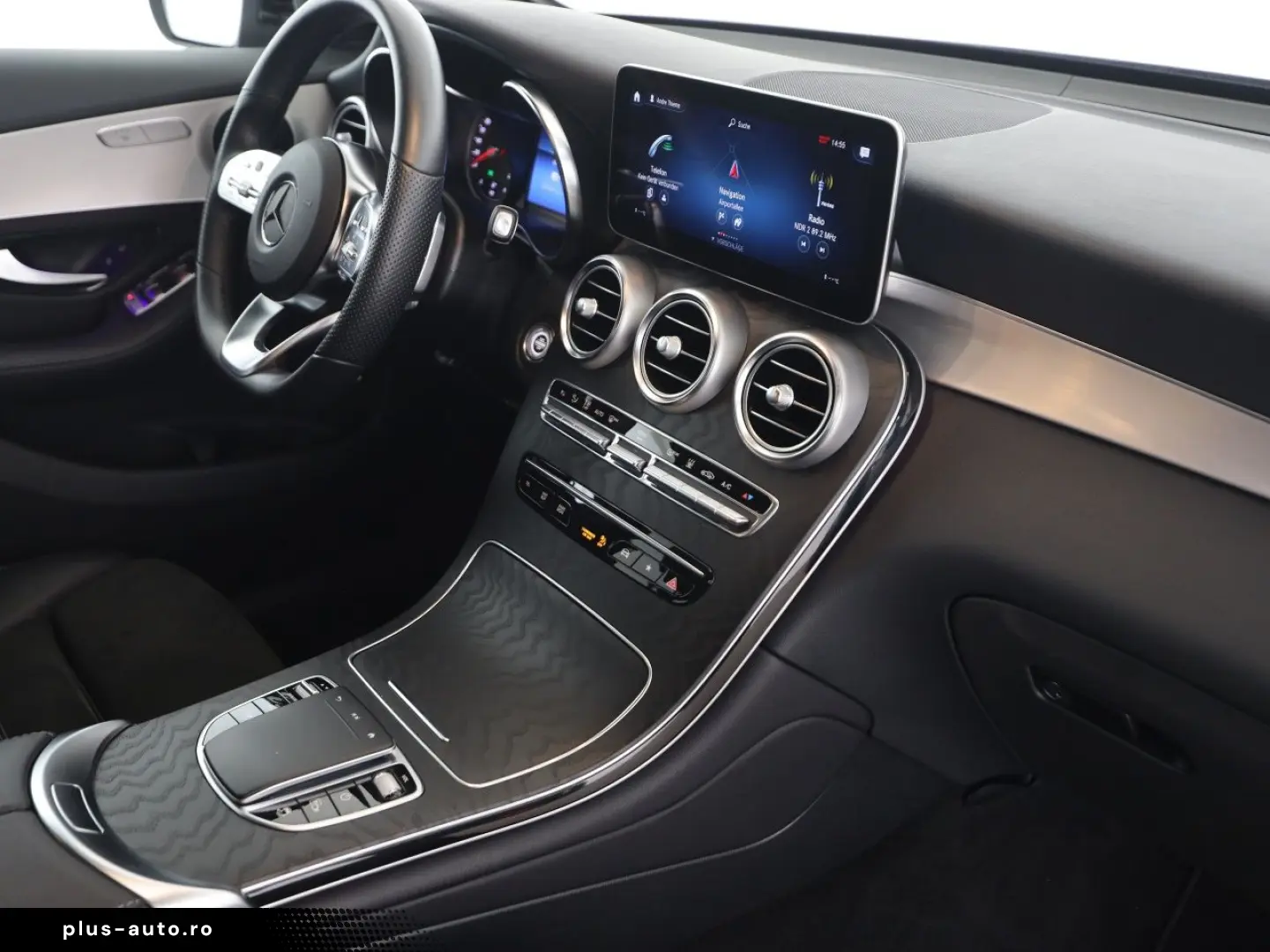 MERCEDES-BENZ GLC 300 e 4M AMG MBUX AHK Distronic Kamera LED